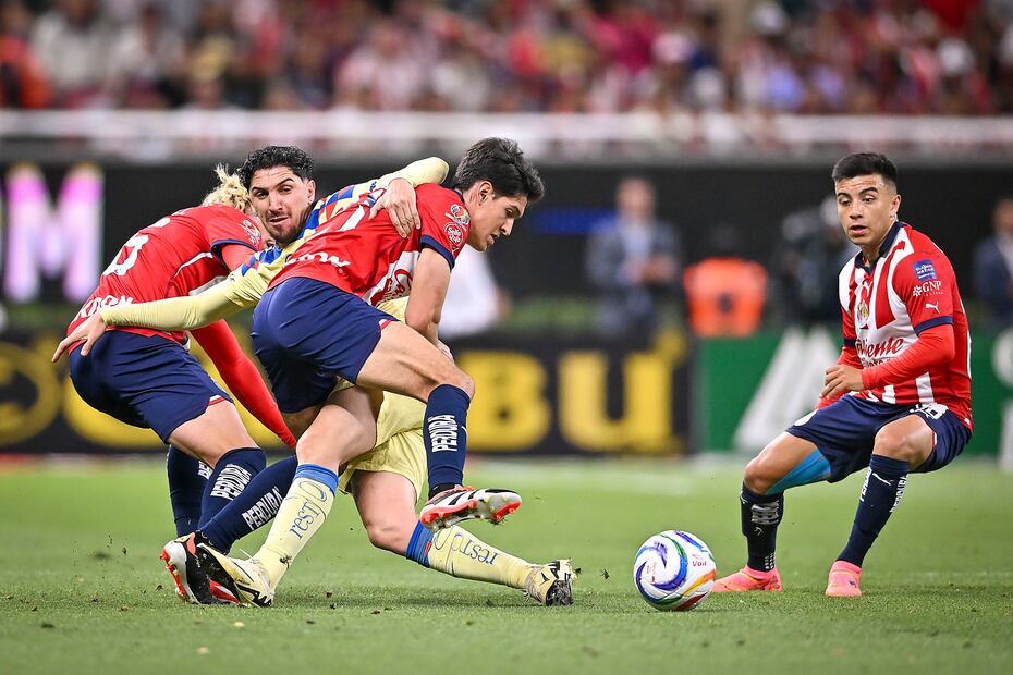 José Castillo y Diego Valdés durante la semifinal, del Clausura 2024, en el Estadio Akron - Foto: Imago7