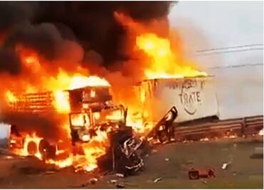 VIDEO: Carambola e incendio en libramiento México-Tuxpan, en Tulancingo deja 1 muerto y 1 lesionado