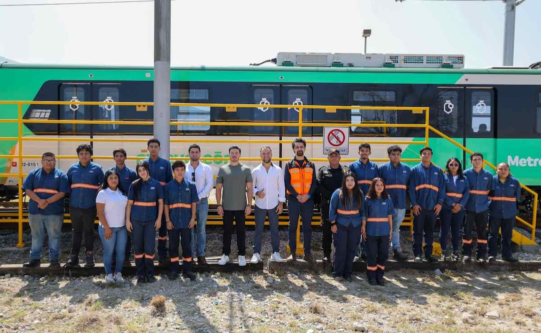 Samuel García, gobernador de Nuevo León, entrega unidades de Metrorrey / Foto: Especial