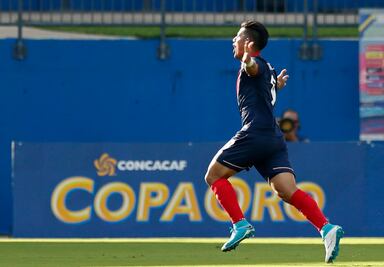 Ticos aprovechan desánimo del rival