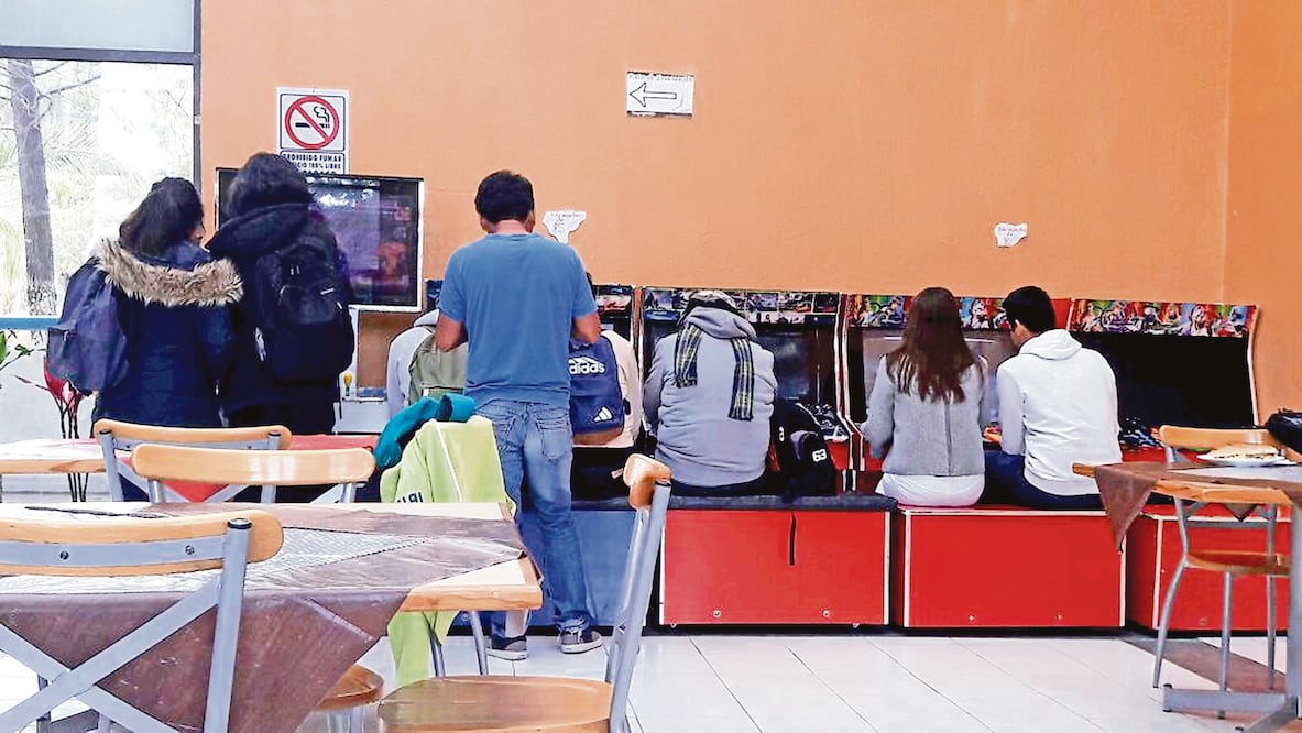 Cerveza, maquinitas y clases