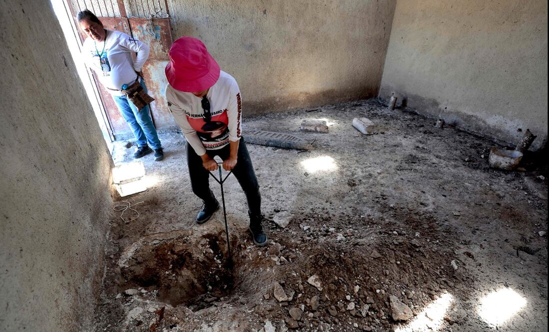 Autoridades federales y estatales realizan investigaciones en el Rancho Izaguirre en donde fueron encontrados restos humanos y cientos de pertenencias de personas en Teuchitlán, Jalisco, el 12 de marzo de 2025. Foto: AFP