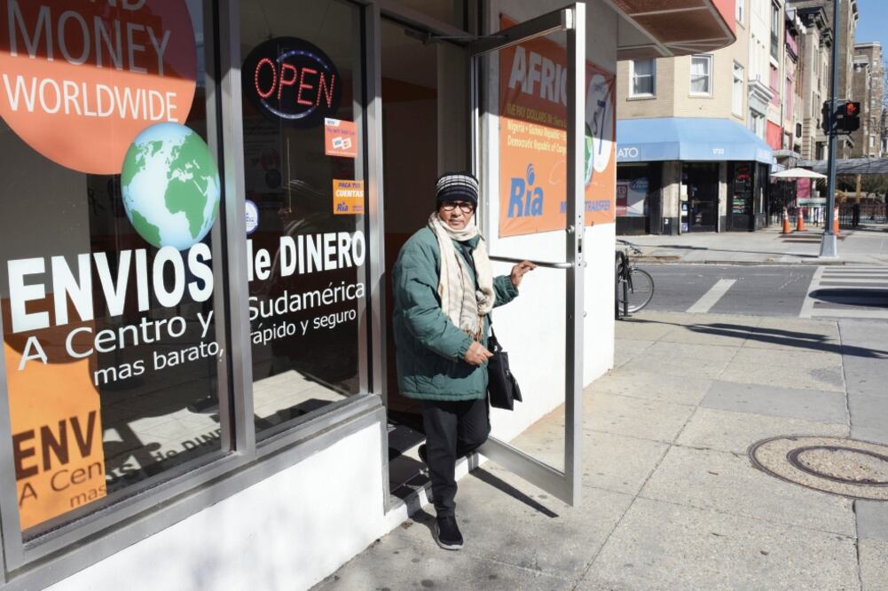 De acuerdo con el Índice de Intensidad Migratoria que elabora el Consejo Nacional de Población (Conapo), la Sedeco informó que sólo 1.7% de los hogares capitalinos reciben remesas. FOTO: Archivo