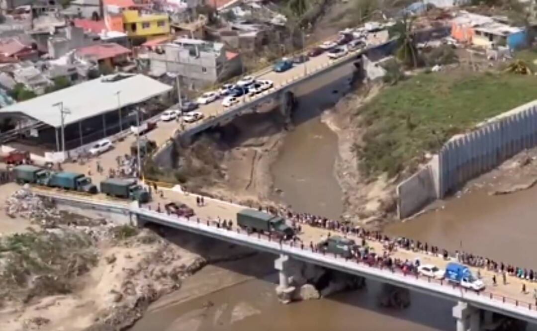 Las Fuerzas Armadas llevando comida caliente a la población afectada por el huracán "Otis". Foto: Especial