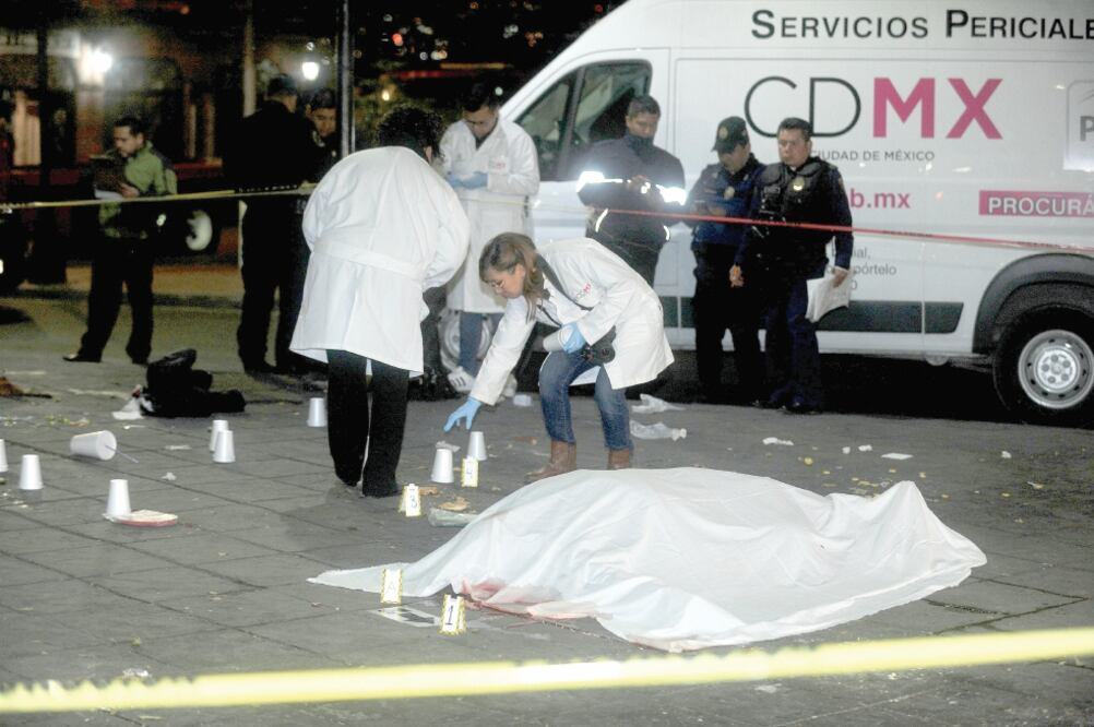 La madrugada del martes pasado balearon a una pareja en el barrio San Antonio, donde perdió la vida Antonio “N”, de 51 años, y su esposa Francisca “N”, de 50 años, resultó herida de un balazo en el hombro. Foto: LUIS CARBAYO. CUARTOSCURO
