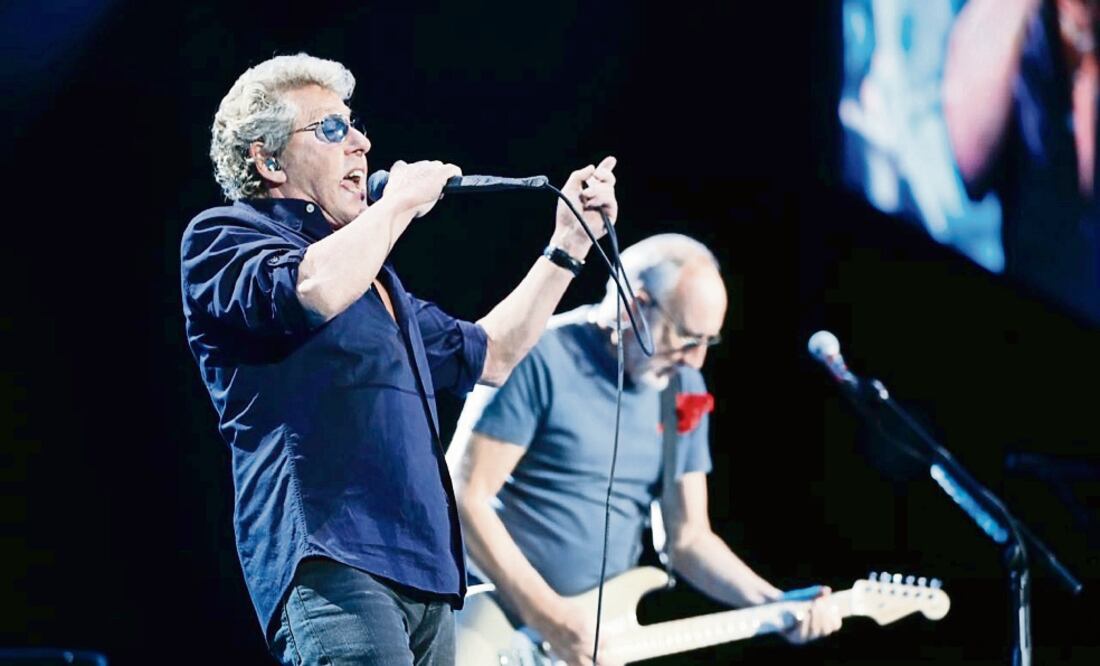 Previo al show, el grupo pidió a los presentes no fumar porque Roger, el vocalista y líder de la banda, tiene alergia al humo (LUIS CORTÉS. EL UNIVERSAL)