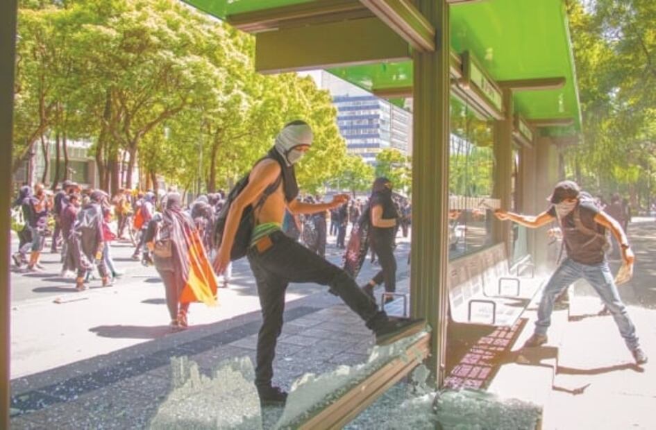 Protesta acaba en vandalismo y gresca