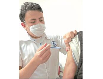 IMSS pide acudir ordenadamente a los módulos de vacunación