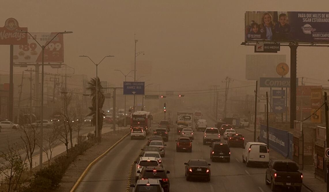Una intensa tormenta de arena sorprendió la tarde del 6 de marzo de 2025, a Ciudad Juárez, México. Foto: Christian Torres/EL UNIVERSAL