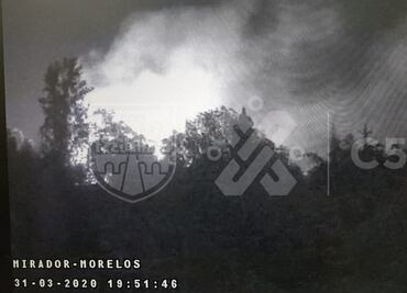 Bomberos controlan incendio en panteón San Nicolás Tolentino, en Iztapalapa