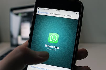 Aseguran que WhatsApp prepara su versión Dark Mode