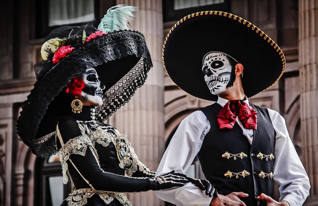 Durante 10 días se organizan obras de teatro dedicadas a la muerte, conciertos, charrería y desfiles de calaveras gigantes. (Foto: Viva Aguascalientes)