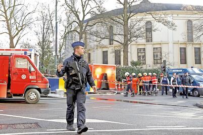 Bélgica rebaja nivel de alerta; siguen cateos