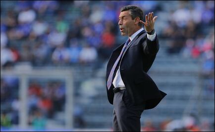 Caixinha va por su estatua ante América