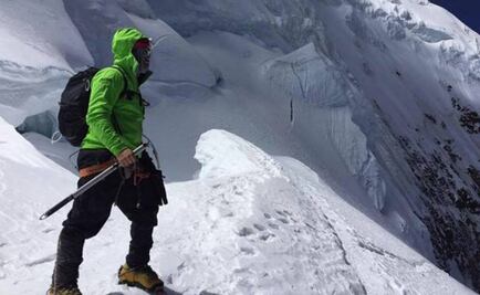 Peru rescuers search for climbers missing after avalanche