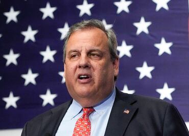Chris Christie abandona la carrera por la nominación presidencial republicana