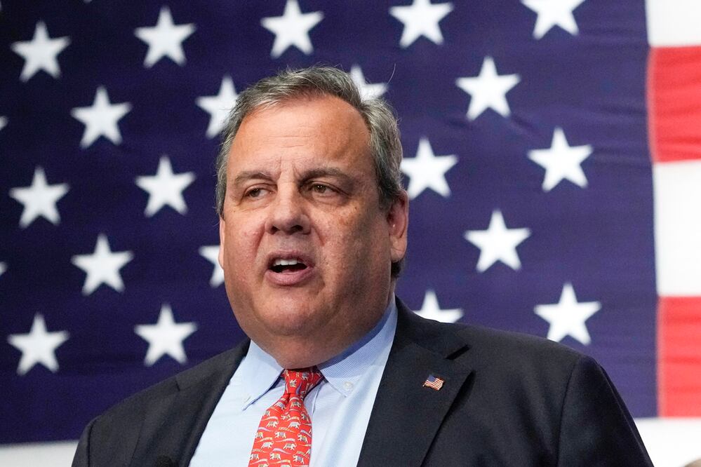 El candidato presidencial republicano, el exgobernador de Nueva Jersey, Chris Christie, habla durante una reunión, el 6 de junio de 2023, en Manchester, Nuevo Hampshire. Foto: AP