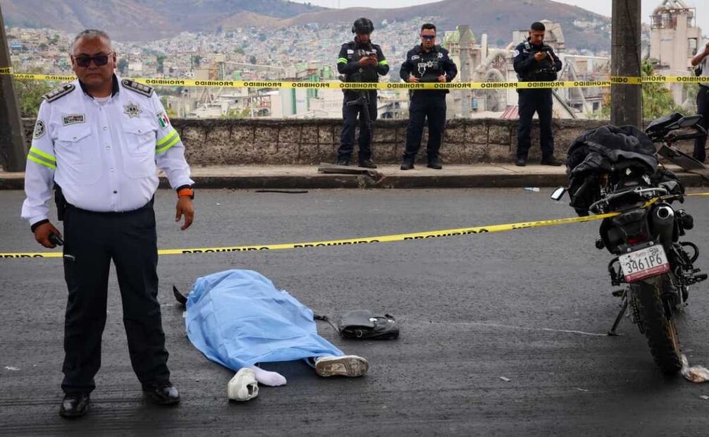 Un camión que circulaba por la zona atropelló a la víctima luego de caer en el asfalto. Foto: Luis Camacho / EL UNIVERSAL.