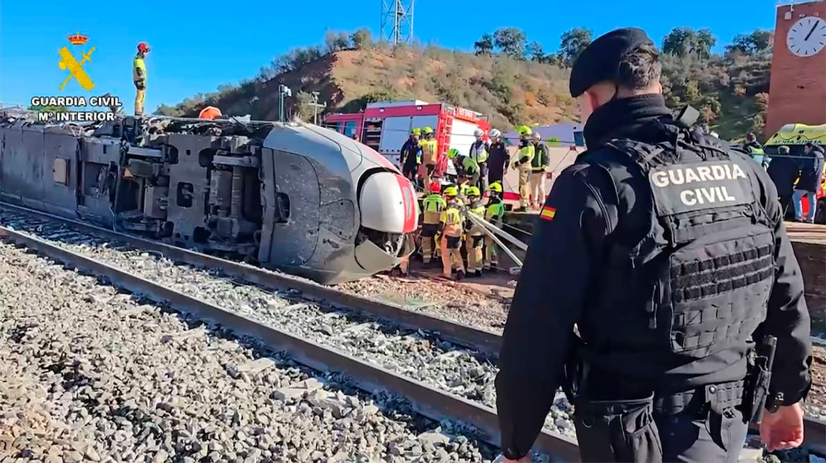 Vista del lugar del accidente de trenes cerca de Adamuz, en Córdoba, España. FOTO: EFE