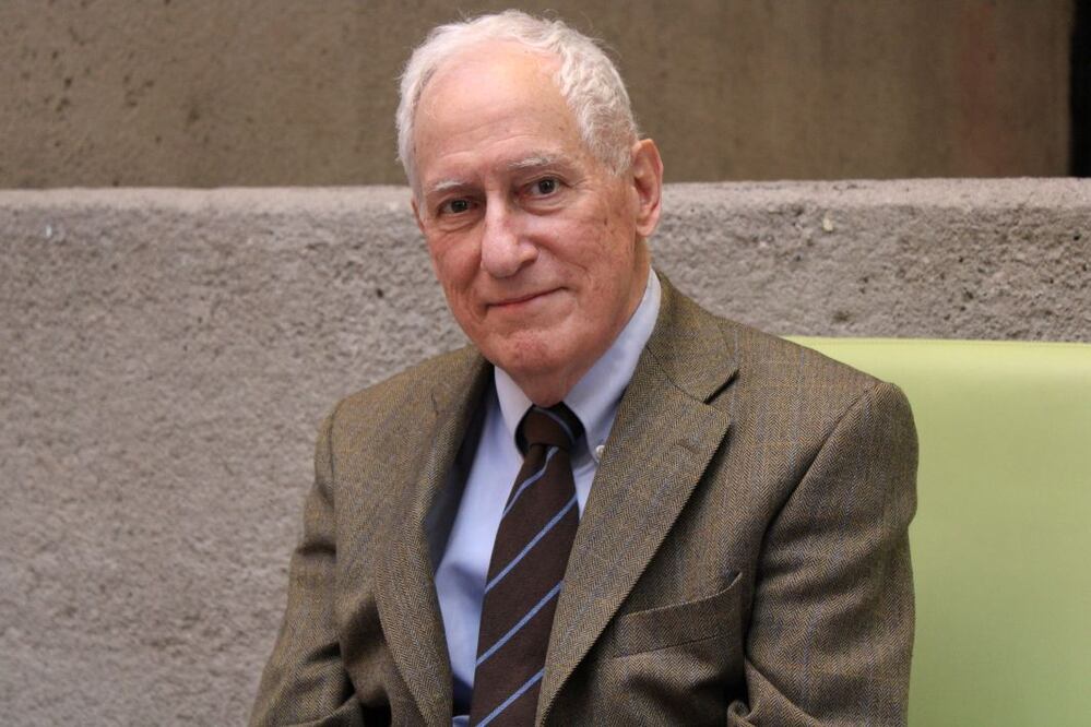 En enero de 2025, Darnton dio una conferencia en la UNAM titulada “Información y revolución en el París del siglo XVIII”/ Crédito: URIEL SANTIAGO VELASCO.