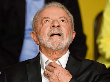 Lula dice que está "firme y fuerte" tras cirugía y aparece en video