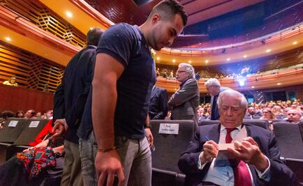 "Literatura abre las fronteras, las desaparece: Mario Vargas Llosa