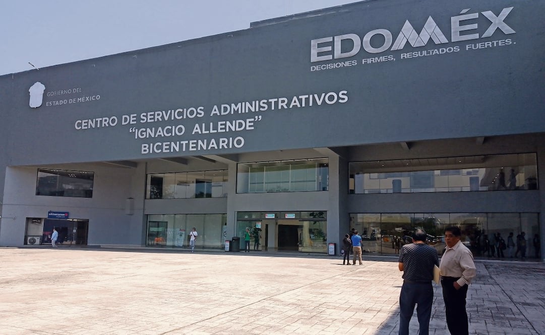 En las oficinas de la Secretaría de Movilidad del Centro Administrativo Ignacio Allende en Naucalpan, los coyotes  trabajan libremente. Foto: Rebeca Jiménez / EL UNIVERSAL