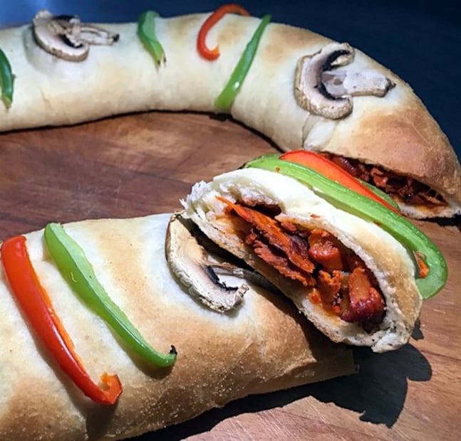 Nace la Rosca Pizza rellena con carne al pastor