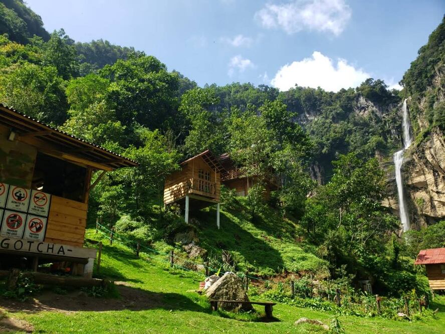 A las espaldas del centro hay una imponente cascada. Fotos: Centro Ecoturístico Abaturc