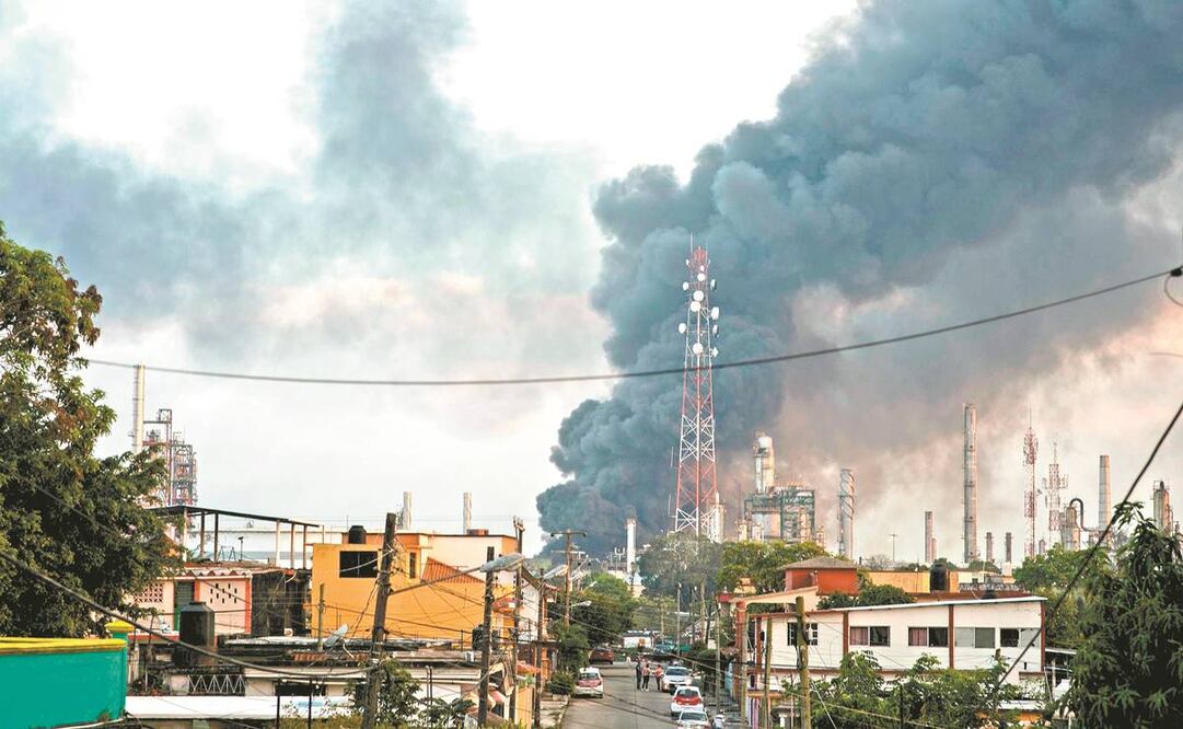 Una explosión se registró el miércoles pasado en la refinería Lázaro Cárdenas de Minatitlán. Foto: Archivo/ El Universal.