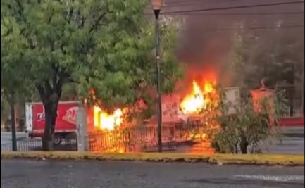 Indígenas de Arantepacua queman dos camiones en Morelia; derriban accesos de Casa Michoacán