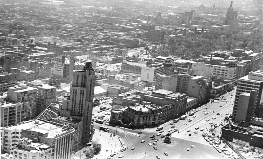 Mexico City circa 1936, in the background La Alameda Central. In the foreground, El Caballito, Hotel Francis, and the old building of the Ministry of Foreign Affairs - Photo: Photo library/ EL UNIVERSAL