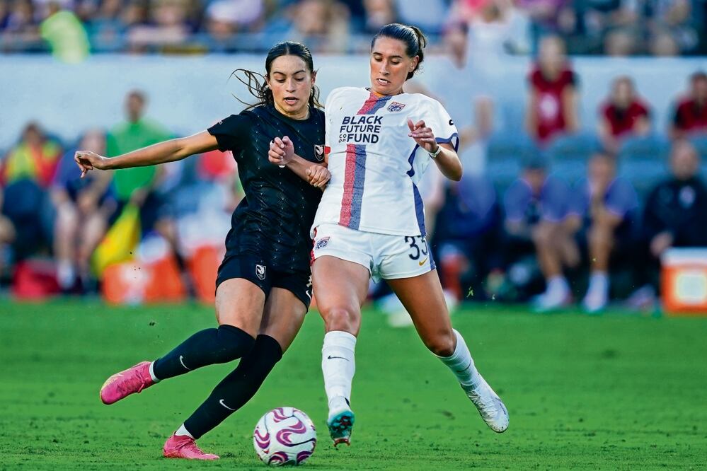 La violencia de género sigue presente en el futbol femenil mundial. Foto: AP