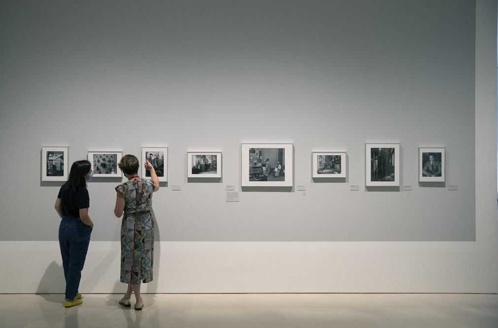 Parte de la exhibición "El París de Brassaï. Fotos de la ciudad que amó Picasso". Foto: EFE/Jorge Zapata