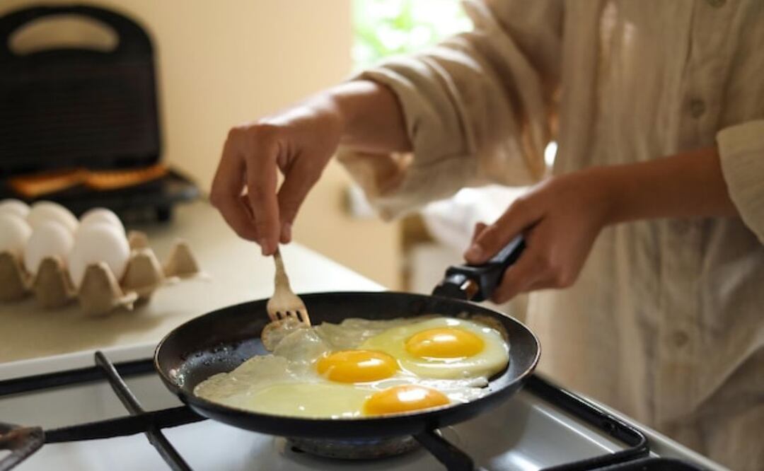 El huevo es un alimento completo y accesible que aporta múltiples beneficios para la salud. Fuente: Freepik.