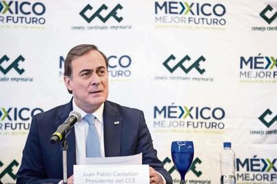 Castañón saca el pecho contra AMLO