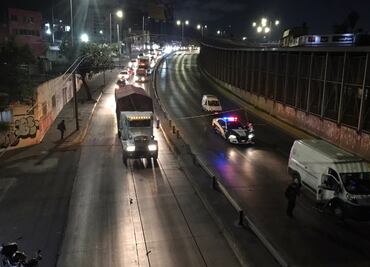 Muere motociclista accidentado sobre Río Consulado; carriles centrales permanecen cerrados