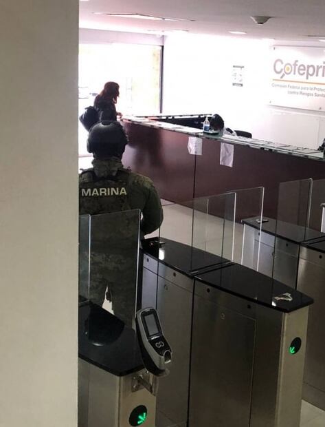 Ingresan efectivos de la Marina Armada a oficinas de la Cofepris