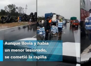Camión de cerveza choca y en pocos minutos lo saquean