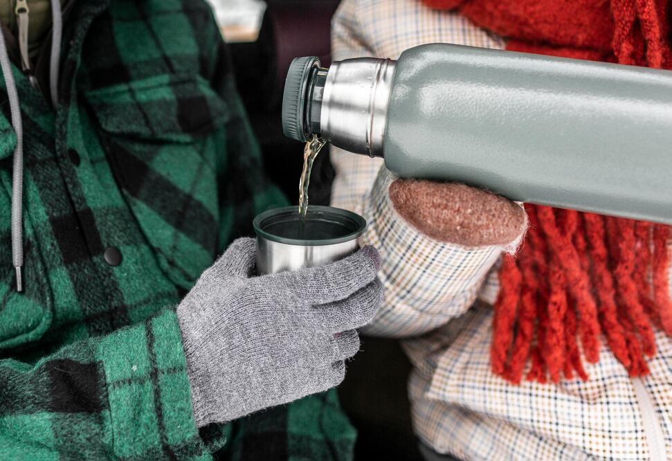 La razón por la que debes lavarlo a diario tu termo. Foto: Freepik
