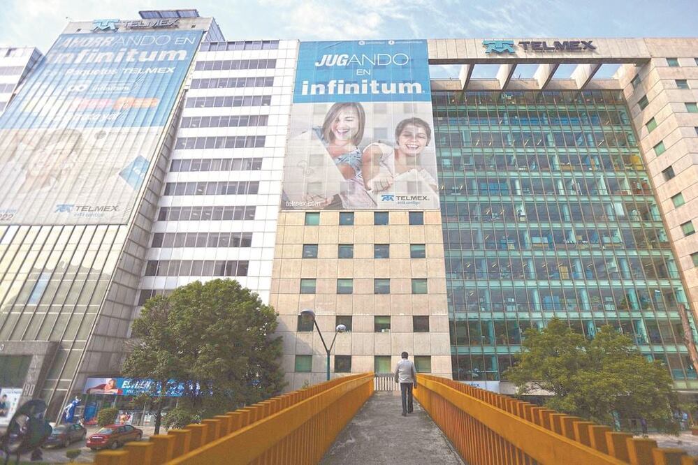 Telmex debe separarse en dos empresas, una para ofrecer servicios a usuarios finales y la otra enfocada en los servicios mayoristas. ARCHIVO EL UNIVERSAL