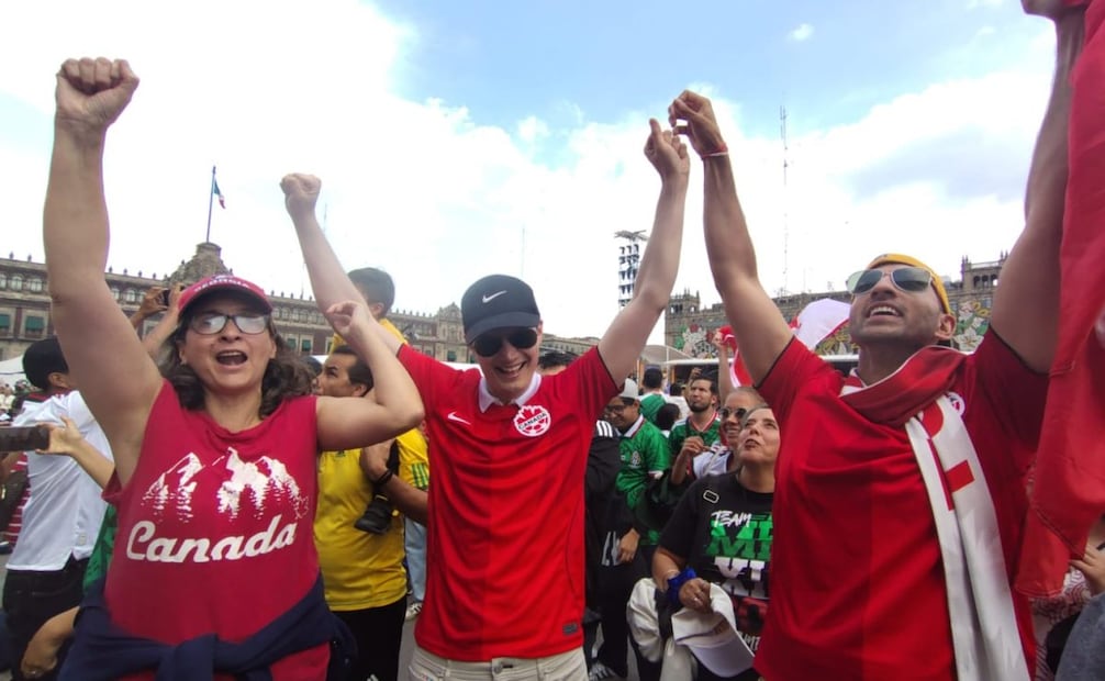 Canadienses eligen el FIFA Fan Fest de la CDMX; aseguran que el ambiente supera al de su país.
Foto: Arantxa Meave