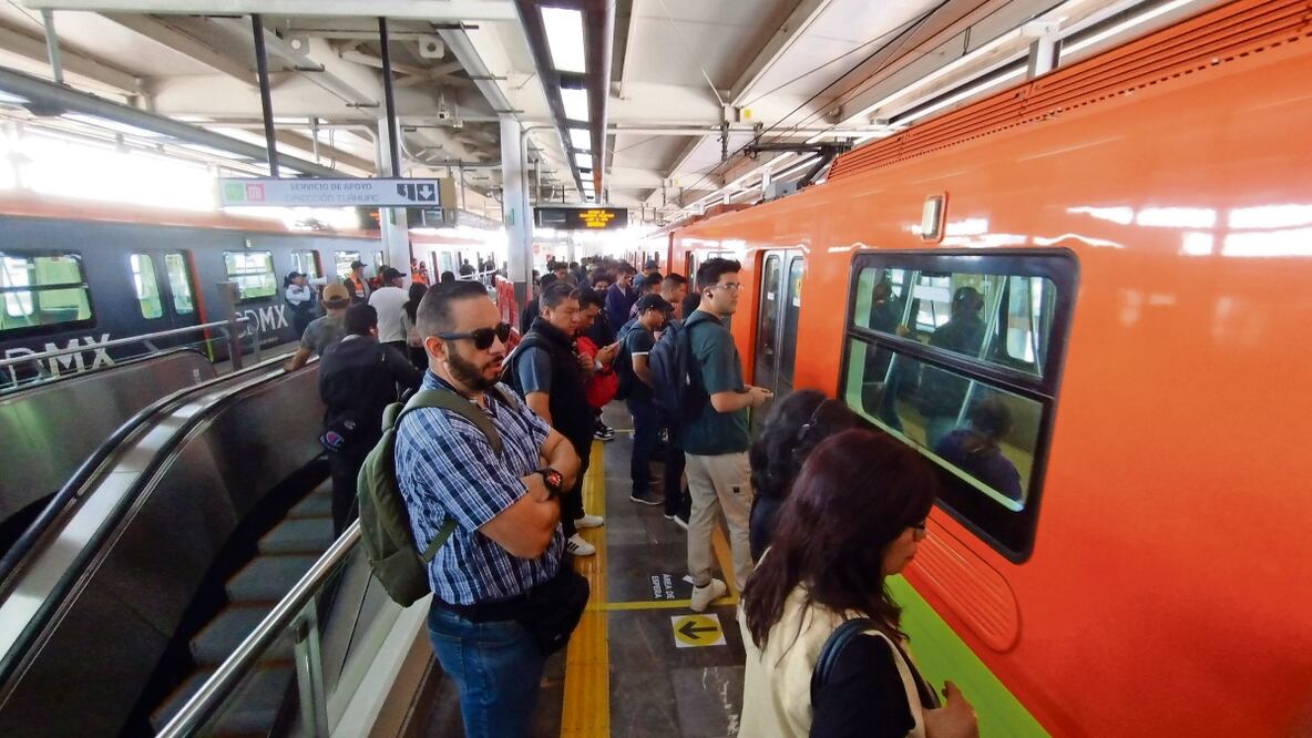El servicio en la Línea 12 del Metro este lunes fue ágil, usuarios destacaron que con la reapertura de estaciones se acortarán sus tiempos de traslado. Foto: Gabriel Pano / El Universal