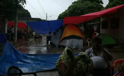 Crónica. Pese a lluvia, juchitecos duermen en las calles por temor a sismos