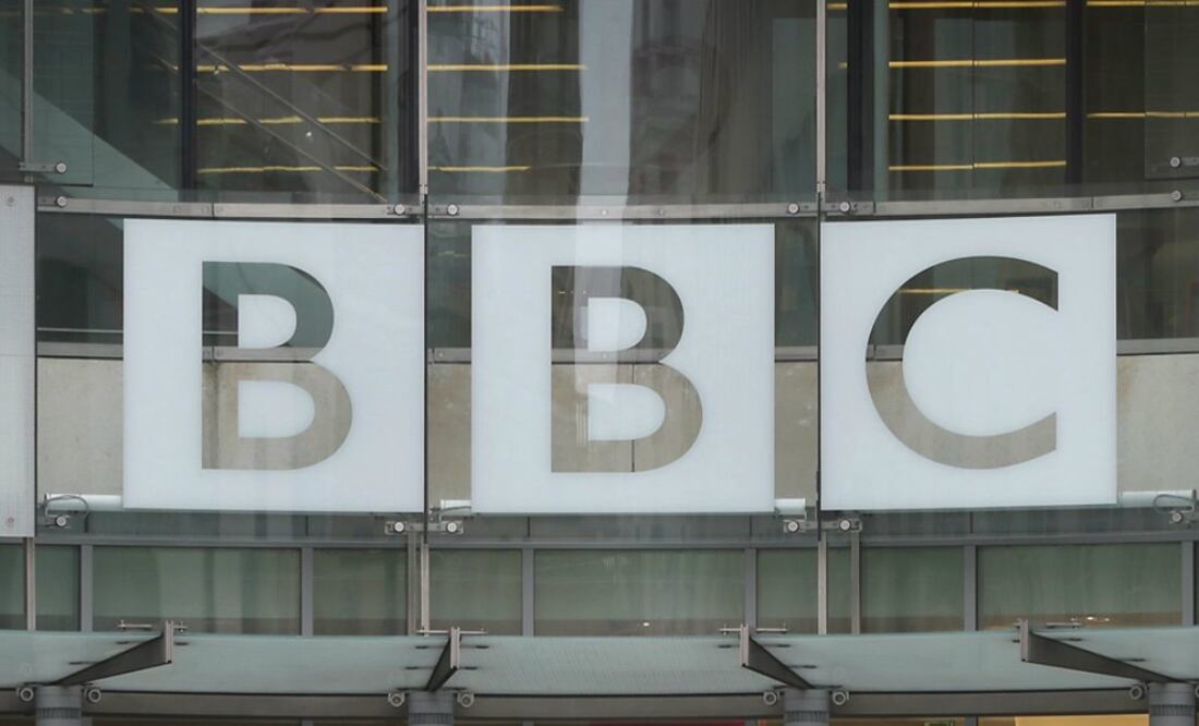 Mientras más personas usan iPlayer, móviles y servicios en línea, el número de hogares que tienen televisores está cayendo. (Foto: Especial )