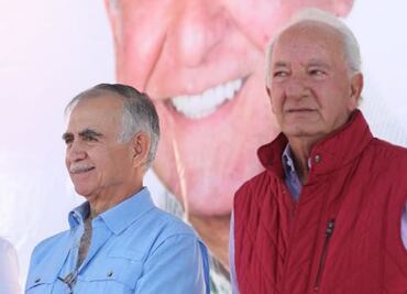 Suegro de Emilio Azcárraga acompaña a AMLO en mitin de Edomex