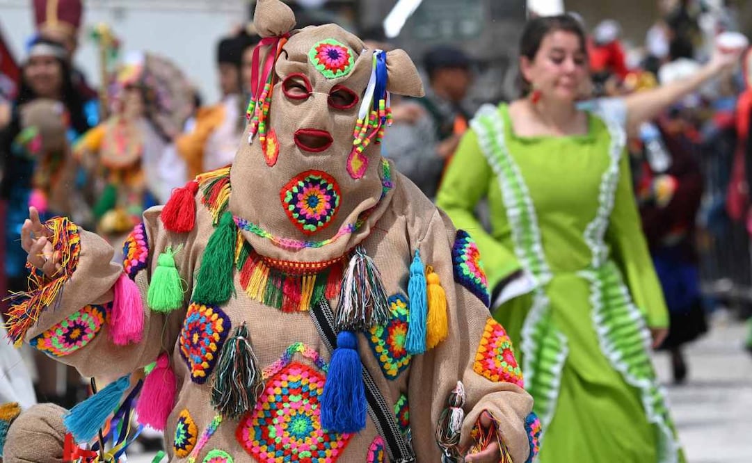 Decenas de coloridas comparsas se dieron cita en las calles de la ciudad colombiana de Pasto. Foto: AFP