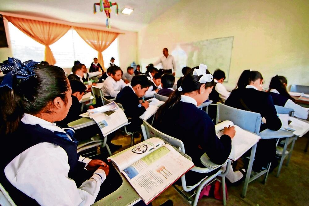 De acuerdo con los especialistas, entre 2016 y 2022, disminuyó la proporción de jóvenes entre 18 y 24 años de edad que tiene más años de escolaridad que sus padres de 72.3% a 68.2%. Foto: Especial