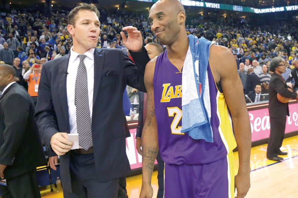 “Querido basquetbol ya no puedo amarte obsesivamente durante mucho tiempo más”, escribió Bryant (JEFF CHIU. AP)