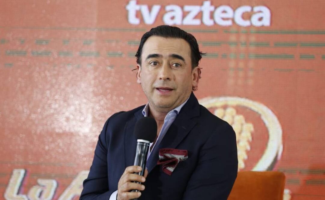 Adal Ramones se dijo emocionado de llegar a Azteca. Alberto Ciurana le dio la bienvenida Foto: AGUSTÍN SALINAS / EL UNIVERSAL